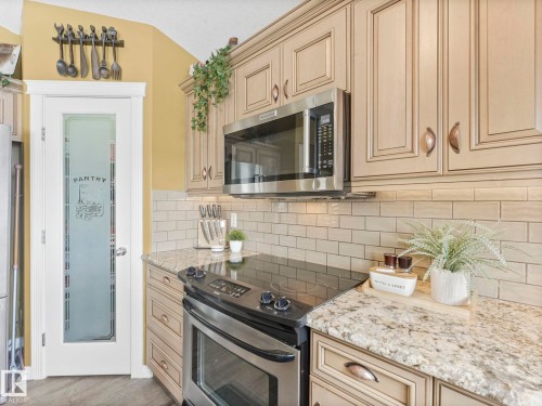 16412 61 Street, Edmonton, AB - Indoor Photo Showing Kitchen With Upgraded Kitchen