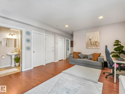 16412 61 Street, Edmonton, AB - Indoor Photo Showing Living Room