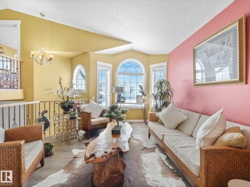 16412 61 Street, Edmonton, AB - Indoor Photo Showing Living Room