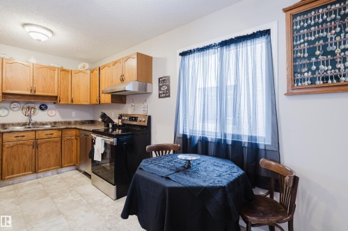 191 Kiniski Crescent, Edmonton, AB - Indoor Photo Showing Kitchen With Double Sink