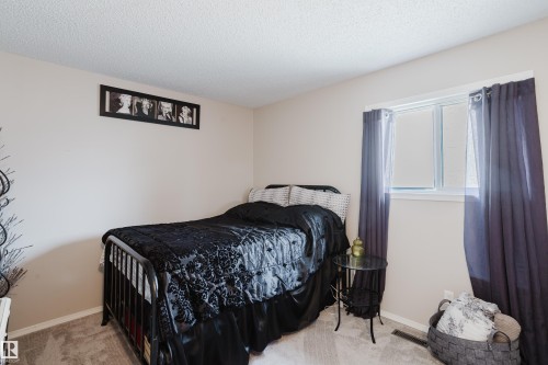 191 Kiniski Crescent, Edmonton, AB - Indoor Photo Showing Bedroom