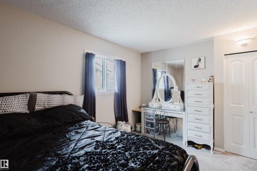 191 Kiniski Crescent, Edmonton, AB - Indoor Photo Showing Bedroom