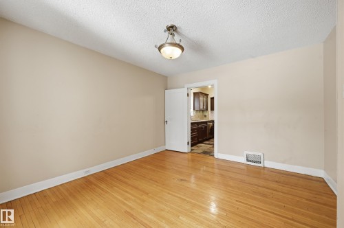11019 126 Street, Edmonton, AB - Indoor Photo Showing Bathroom
