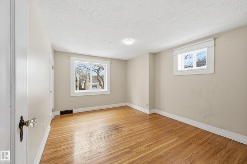 11019 126 Street, Edmonton, AB - Indoor Photo Showing Bathroom