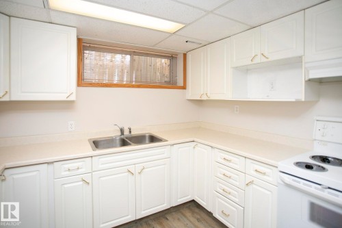 11019 126 Street, Edmonton, AB - Indoor Photo Showing Bathroom
