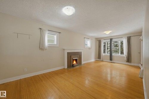 11019 126 Street, Edmonton, AB - Indoor Photo Showing Living Room