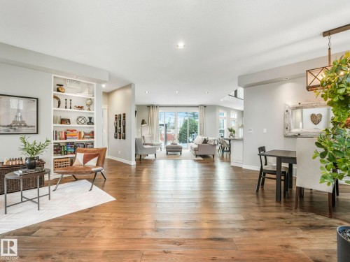 110 Weaver Drive, Edmonton, AB - Indoor Photo Showing Living Room