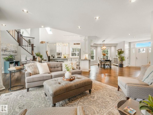 110 Weaver Drive, Edmonton, AB - Indoor Photo Showing Living Room