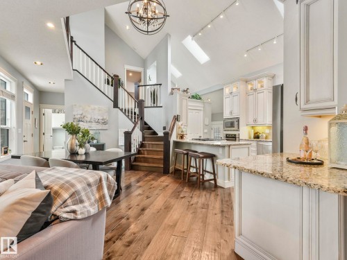 110 Weaver Drive, Edmonton, AB - Indoor Photo Showing Kitchen With Upgraded Kitchen