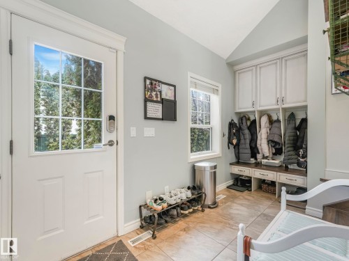 110 Weaver Drive, Edmonton, AB - Indoor Photo Showing Other Room