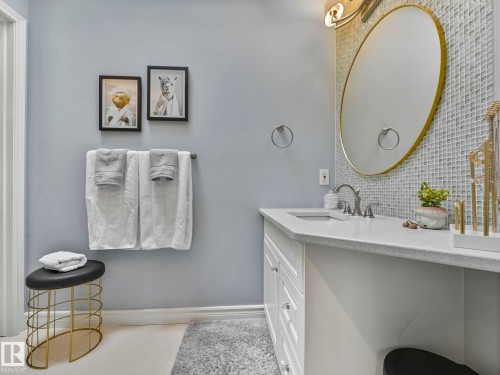 110 Weaver Drive, Edmonton, AB - Indoor Photo Showing Bathroom