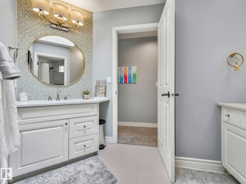 110 Weaver Drive, Edmonton, AB - Indoor Photo Showing Bathroom