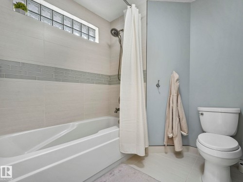 110 Weaver Drive, Edmonton, AB - Indoor Photo Showing Bathroom