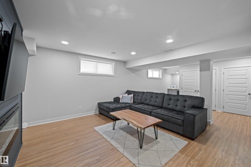 17072 81 Street, Edmonton, AB - Indoor