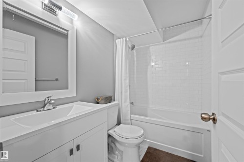 17072 81 Street, Edmonton, AB - Indoor Photo Showing Bathroom