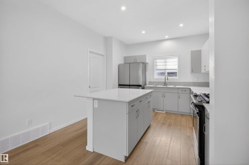 1265 Rosenthal Boulevard, Edmonton, AB - Indoor Photo Showing Kitchen