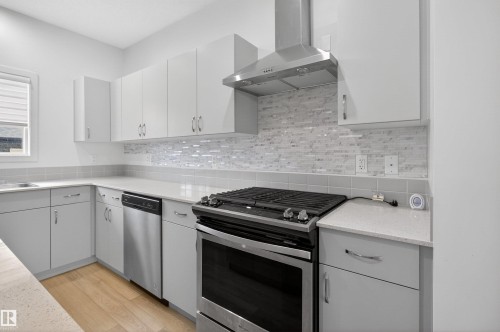 1265 Rosenthal Boulevard, Edmonton, AB - Indoor Photo Showing Kitchen