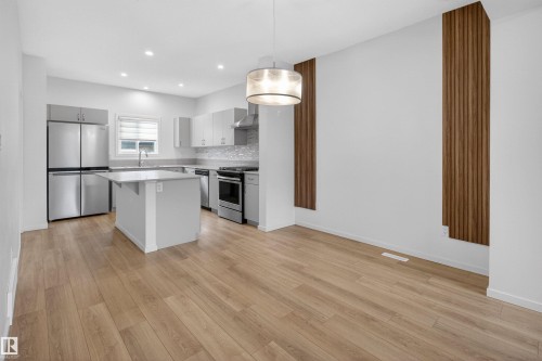 1265 Rosenthal Boulevard, Edmonton, AB - Indoor Photo Showing Kitchen With Upgraded Kitchen