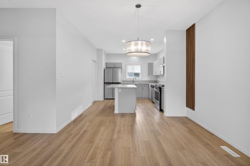 1265 Rosenthal Boulevard, Edmonton, AB - Indoor Photo Showing Kitchen