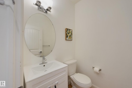 6131 10 Avenue, Edmonton, AB - Indoor Photo Showing Bathroom
