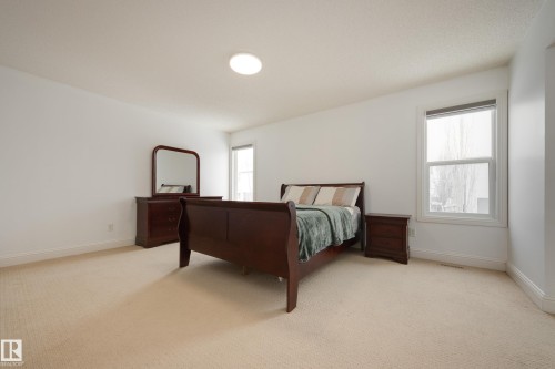 6131 10 Avenue, Edmonton, AB - Indoor Photo Showing Bedroom