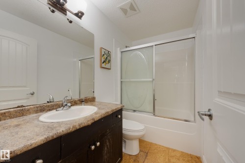 6131 10 Avenue, Edmonton, AB - Indoor Photo Showing Bathroom