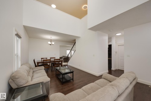 6131 10 Avenue, Edmonton, AB - Indoor Photo Showing Living Room