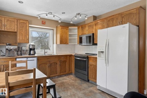 4 Dorset Place, St. Albert, AB - Indoor Photo Showing Kitchen With Double Sink