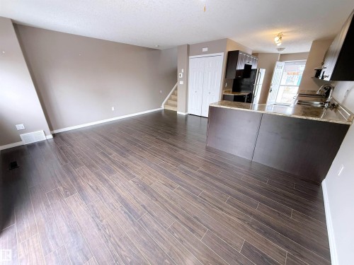 87 Haney Landing, Spruce Grove, AB - Indoor Photo Showing Kitchen