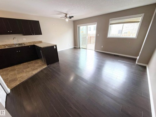87 Haney Landing, Spruce Grove, AB - Indoor Photo Showing Kitchen
