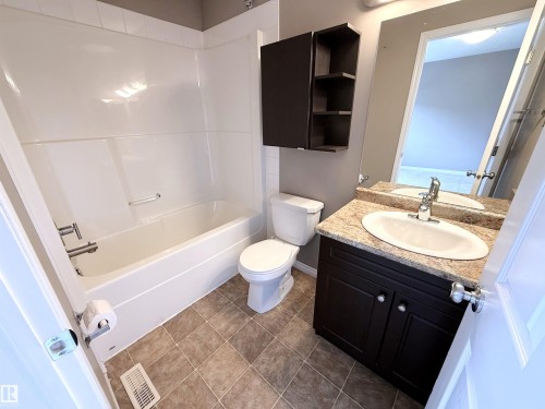 87 Haney Landing, Spruce Grove, AB - Indoor Photo Showing Bathroom