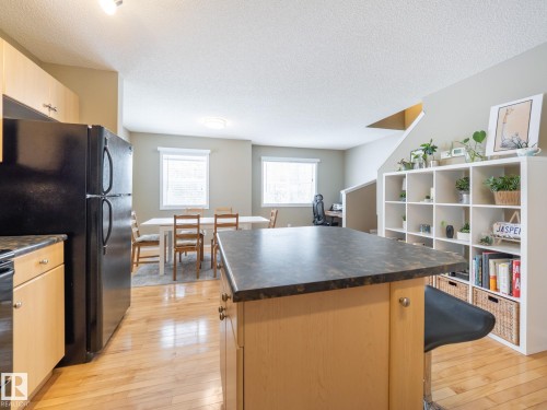 25 8304 11 Avenue, Edmonton, AB - Indoor Photo Showing Kitchen
