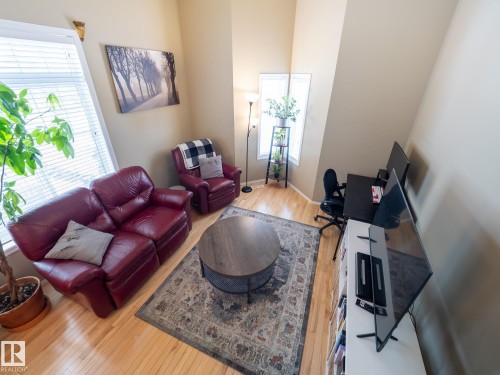 25 8304 11 Avenue, Edmonton, AB - Indoor Photo Showing Living Room