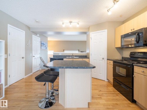 25 8304 11 Avenue, Edmonton, AB - Indoor Photo Showing Kitchen