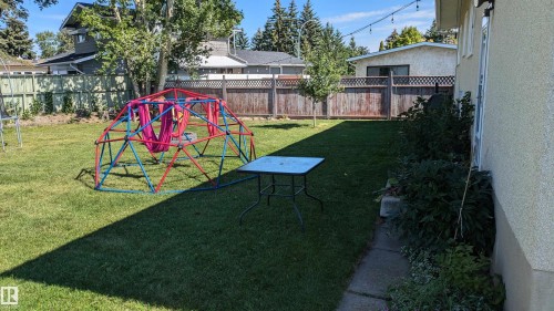 The property features an extensive backyard with a well-maintained lawn and mature trees - 4208 89 Street Nw, Edmonton, AB - Outdoor