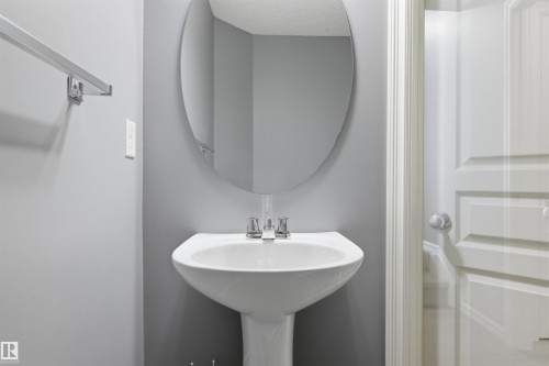 125 Rue Masson, Beaumont, AB - Indoor Photo Showing Bathroom