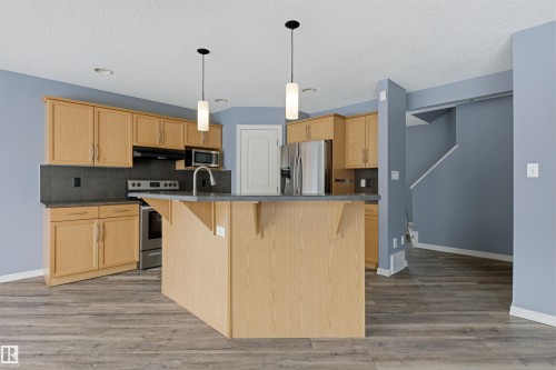 125 Rue Masson, Beaumont, AB - Indoor Photo Showing Kitchen
