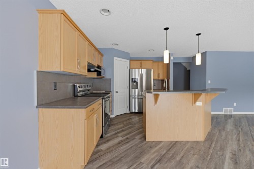 125 Rue Masson, Beaumont, AB - Indoor Photo Showing Kitchen