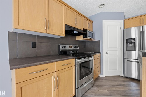 125 Rue Masson, Beaumont, AB - Indoor Photo Showing Kitchen