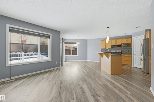 125 Rue Masson, Beaumont, AB - Indoor Photo Showing Kitchen