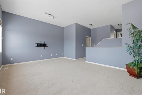 125 Rue Masson, Beaumont, AB - Indoor Photo Showing Other Room