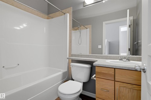 125 Rue Masson, Beaumont, AB - Indoor Photo Showing Bathroom