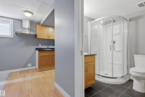 125 Rue Masson, Beaumont, AB - Indoor Photo Showing Bathroom