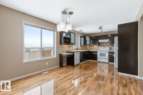 235 River Point(E), Edmonton, AB - Indoor Photo Showing Kitchen