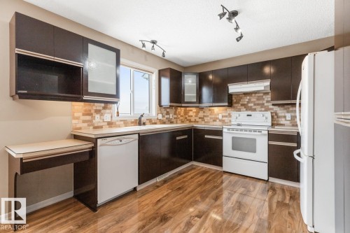 235 River Point(E), Edmonton, AB - Indoor Photo Showing Kitchen
