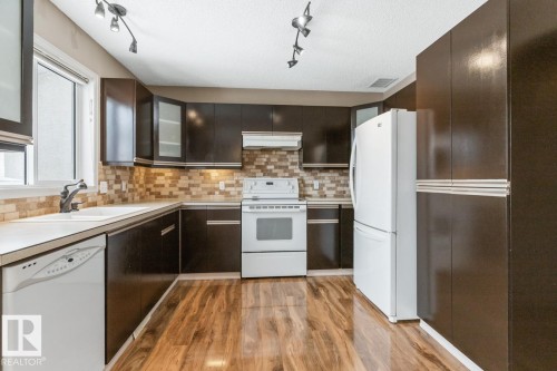 235 River Point(E), Edmonton, AB - Indoor Photo Showing Kitchen