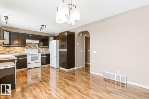 235 River Point(E), Edmonton, AB - Indoor Photo Showing Kitchen