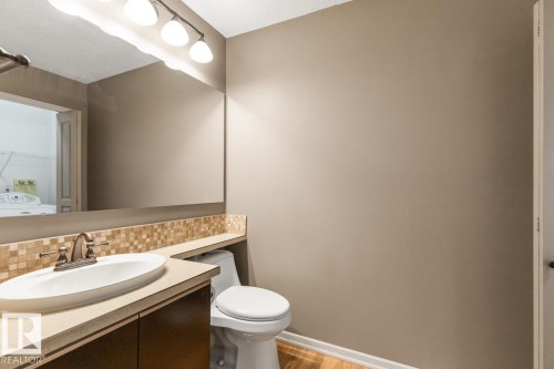 235 River Point(E), Edmonton, AB - Indoor Photo Showing Bathroom