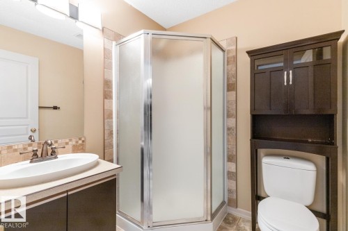 235 River Point(E), Edmonton, AB - Indoor Photo Showing Bathroom