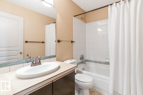 235 River Point(E), Edmonton, AB - Indoor Photo Showing Bathroom